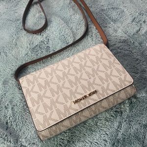 Michaels Kors cross body purse